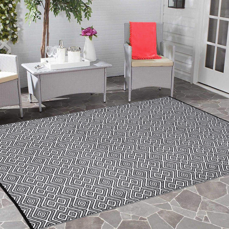 Fiesta FIE-4508-BLKWHT Indoor Outdoor Black White Mirage Reversible Plastic Area Rug By Viana Inc