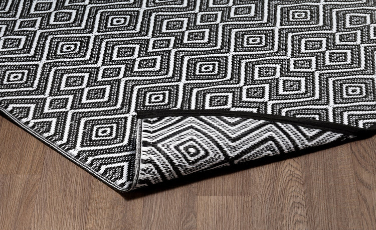 Fiesta FIE-4508-BLKWHT Indoor Outdoor Black White Mirage Reversible Plastic Area Rug By Viana Inc