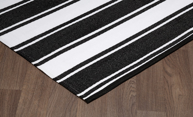 Fiesta FIE-4511-BLKWHT Indoor Outdoor Black White Band Reversible Plastic Area Rug By Viana Inc