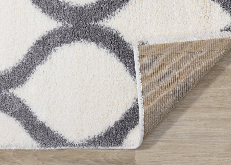 Fergus White Grey Ogee Bulky Shag de Kalora Interiors