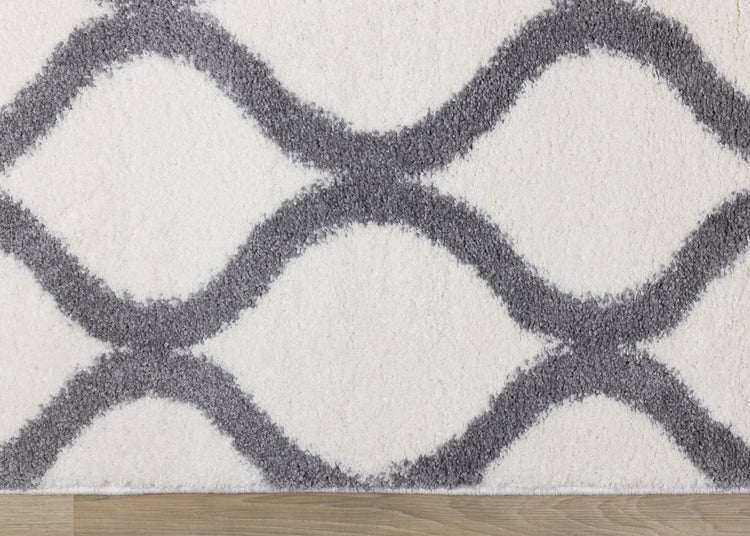 Fergus White Grey Ogee Bulky Shag de Kalora Interiors