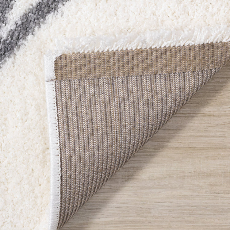 Alfombra peluda Fergus White Grey Lines Crossing de Kalora Interiors