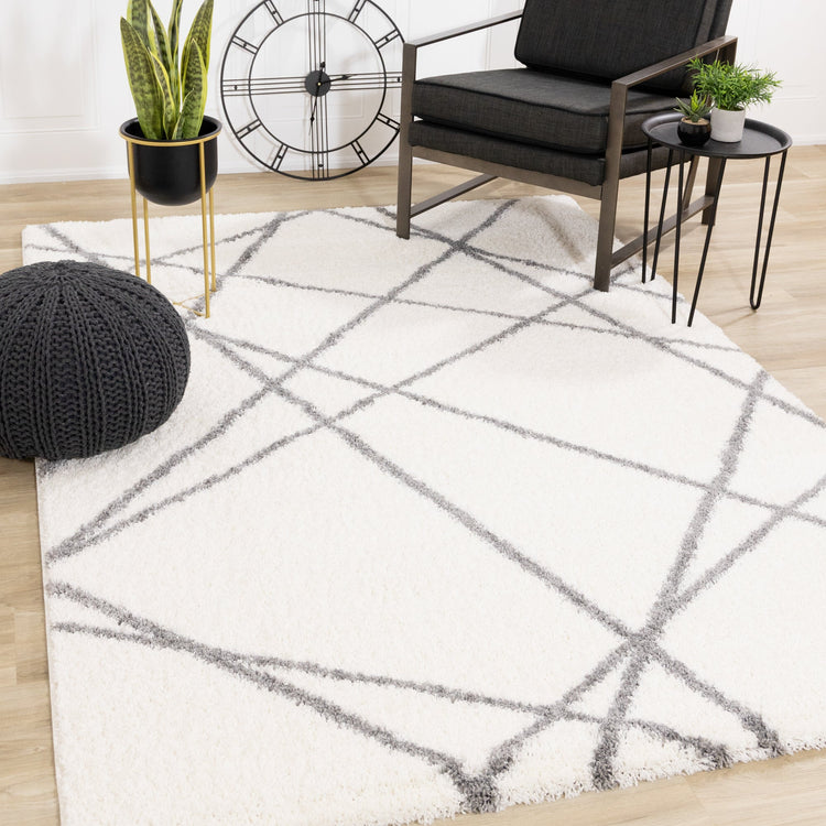 Alfombra peluda Fergus White Grey Lines Crossing de Kalora Interiors