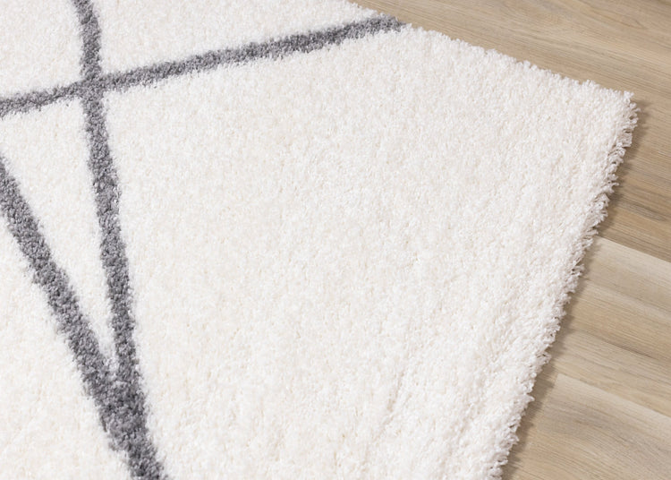 Alfombra peluda Fergus White Grey Lines Crossing de Kalora Interiors