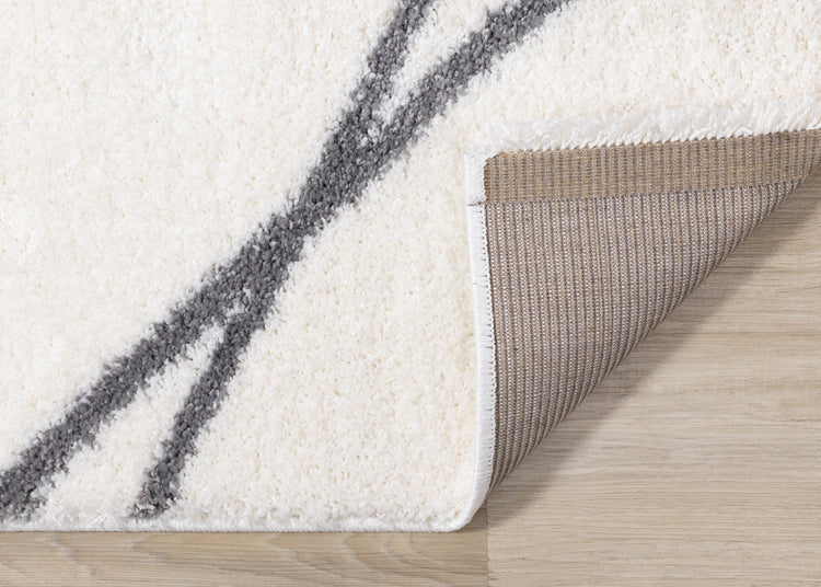 Alfombra peluda Fergus White Grey Lines Crossing de Kalora Interiors