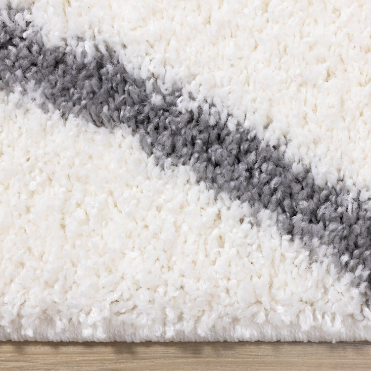 Alfombra peluda Fergus White Grey Lines Crossing de Kalora Interiors