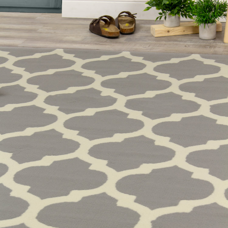 Fiona 5034_9944 Alfombra de área Ogee clásica en gris y blanco de Novelle Home