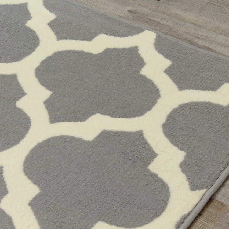 Fiona 5034_9944 Alfombra de área Ogee clásica en gris y blanco de Novelle Home