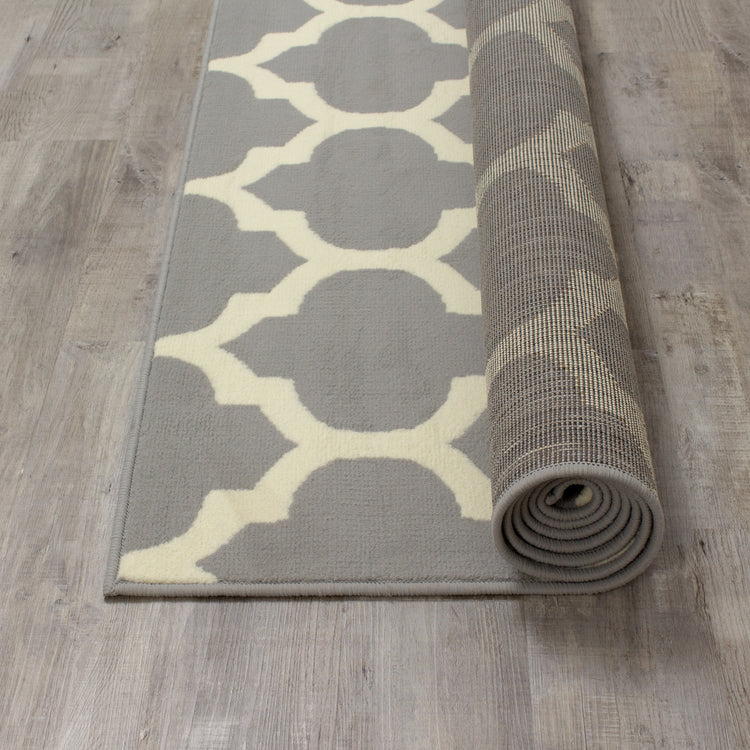 Fiona 5034_9944 Alfombra de área Ogee clásica en gris y blanco de Novelle Home