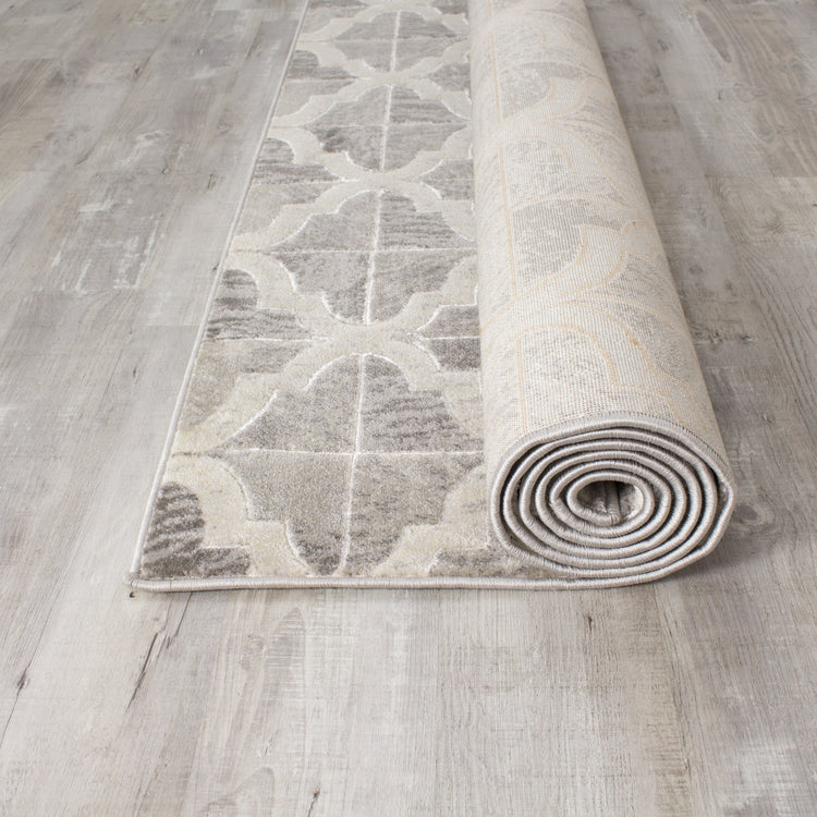 Juneau 4608_67 Alfombra de área con patrón Ogee gris y blanco de Novelle Home