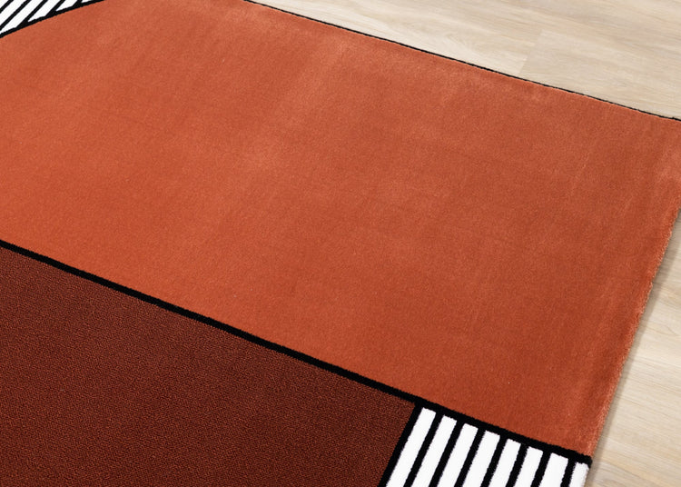 Alfombra de felpa geométrica Art Déco en blanco, negro, naranja Claro de Kalora Interiors