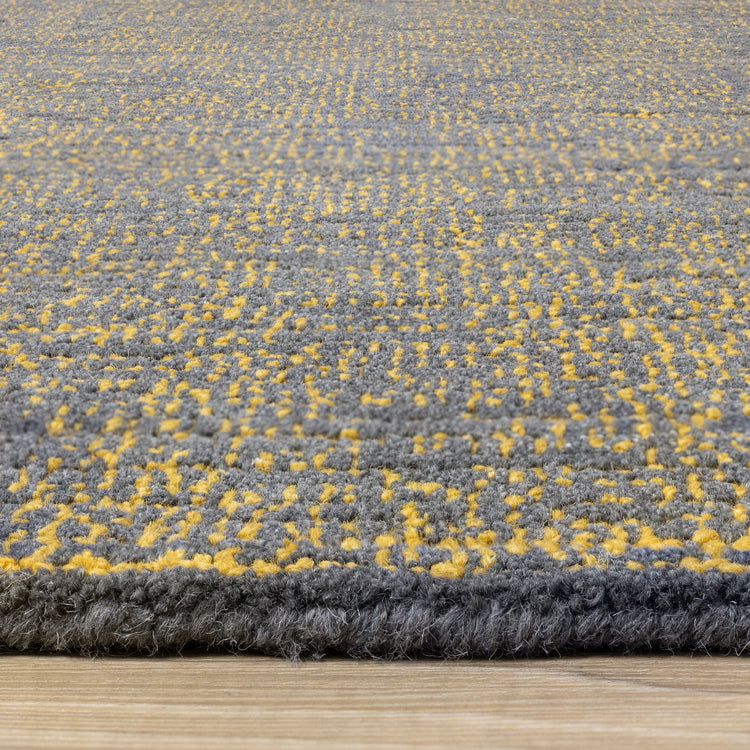 Alfombra anudada a mano en gris amarillo Dawson de Kalora Interiors