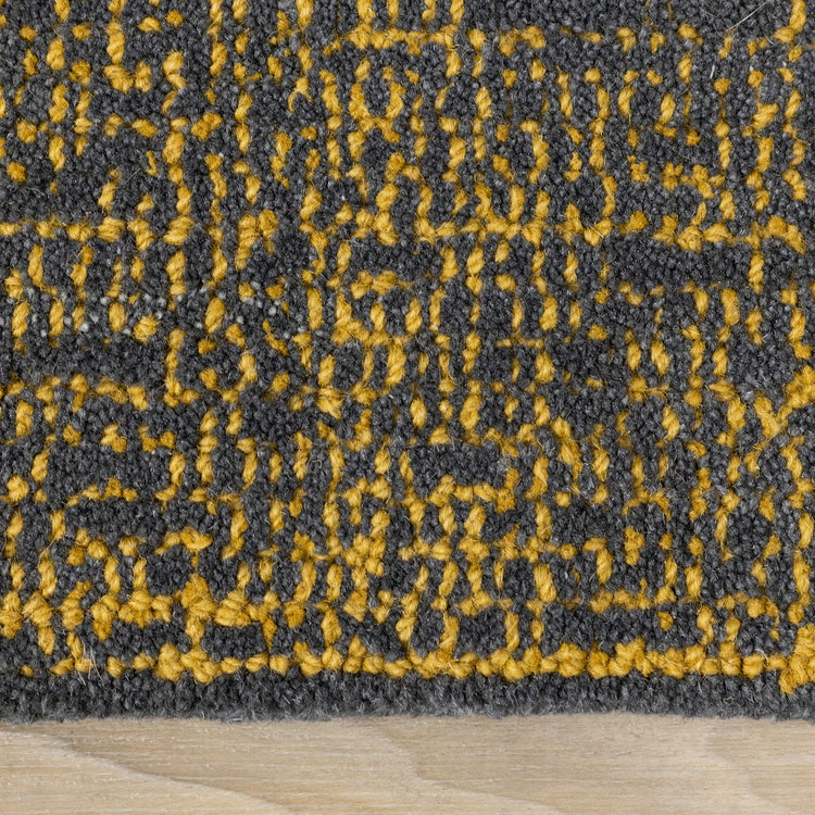 Alfombra anudada a mano en gris amarillo Dawson de Kalora Interiors