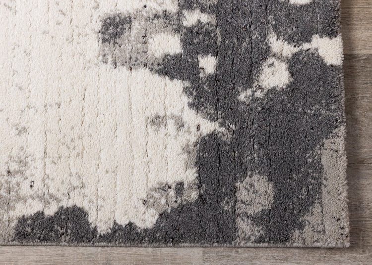 Alfombra de diseño de cuero de vaca gris crema Ravine de Kalora Interiors